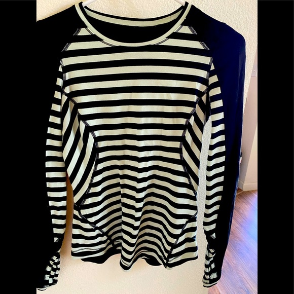 lululemon athletica Tops - Lululemon Run Reflect Sea Stripe Teeshirt🔥